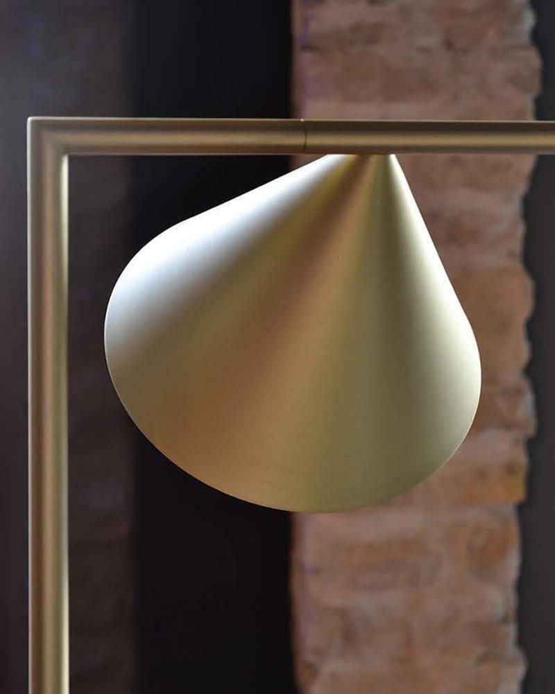 Lampa podłogowa stożkowa Mirel