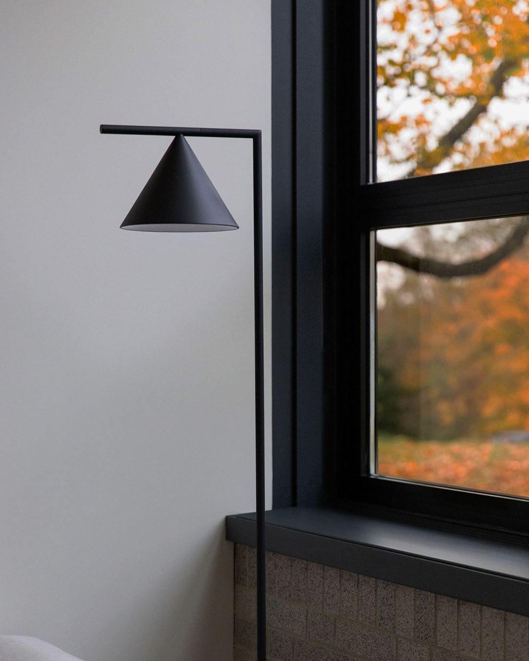 Lampa podłogowa stożkowa Mirel