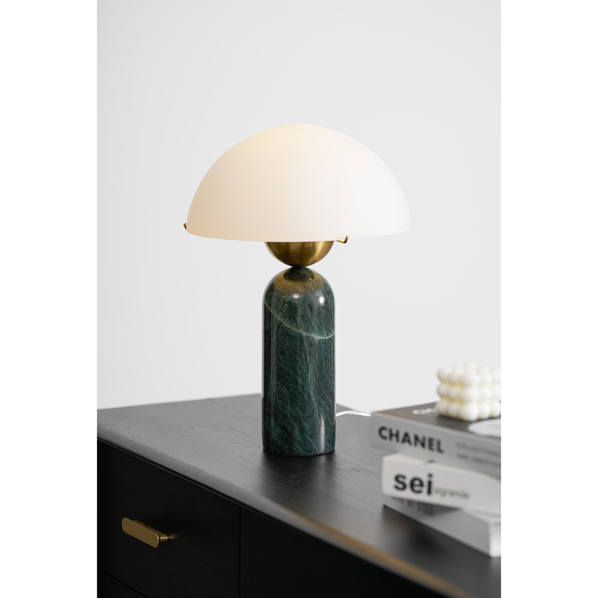 Lampa stołowa kulista Wenev