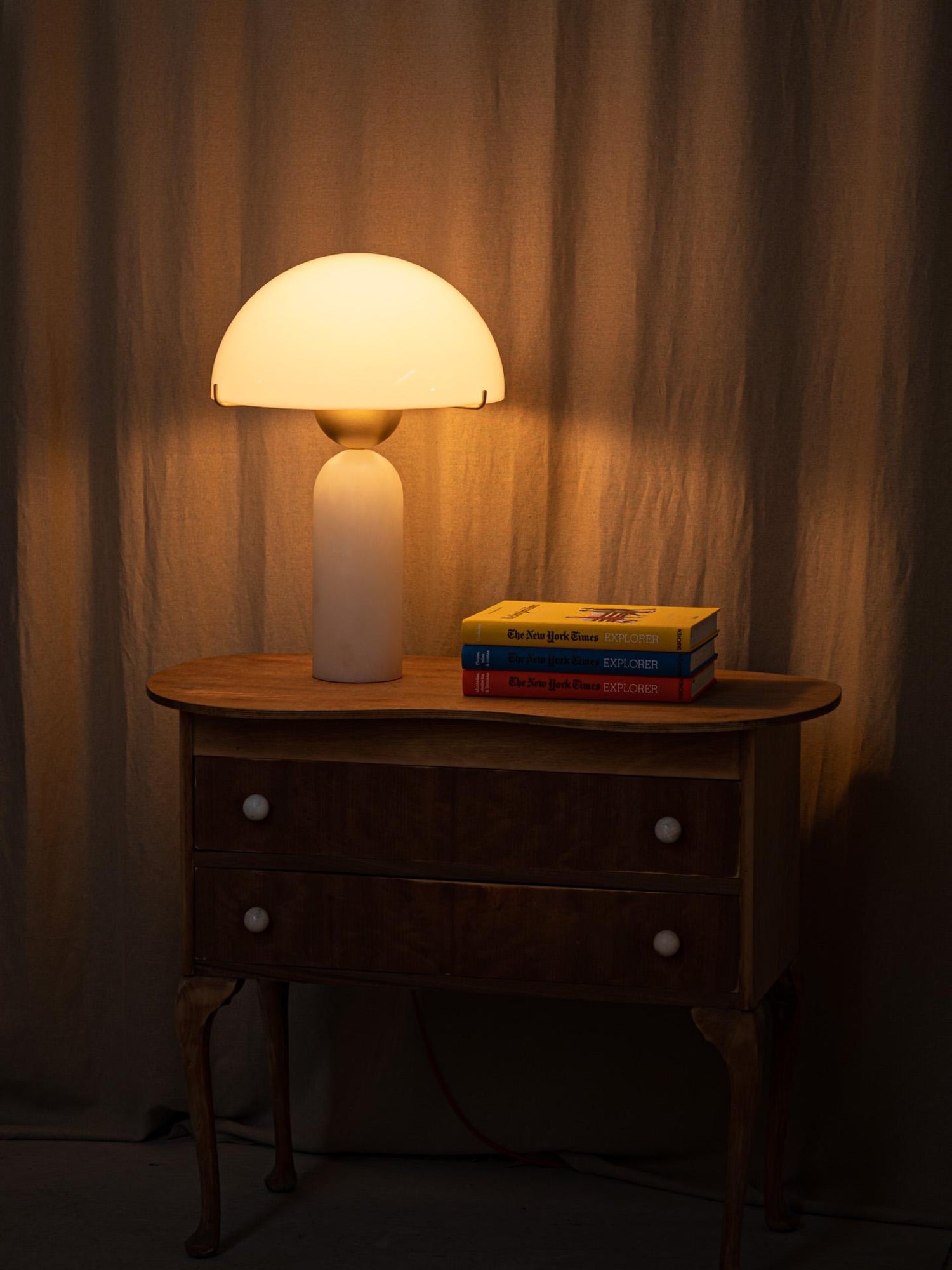 Lampa stołowa kulista Wenev