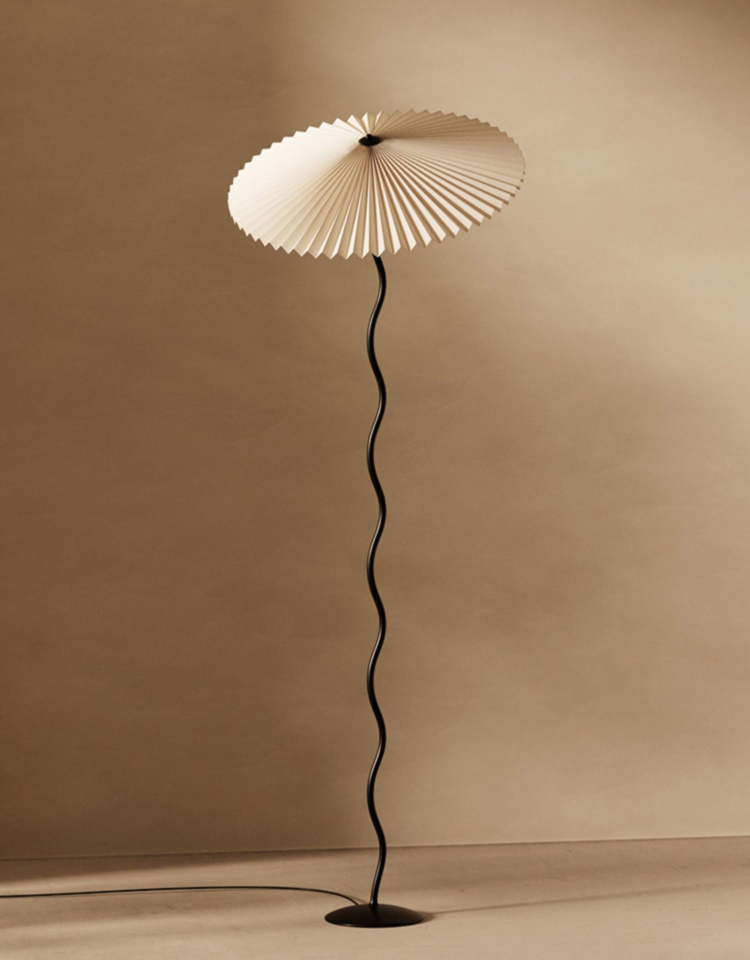 Lampa podłogowa falista Zelko