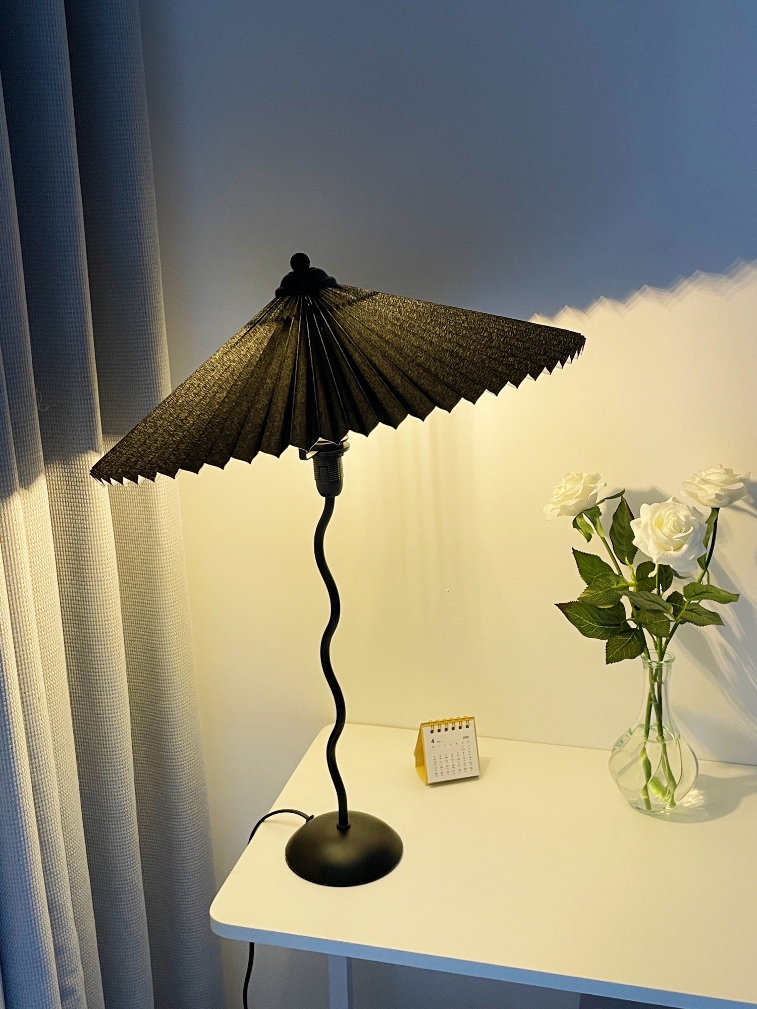 Lampa stołowa falista Rokow