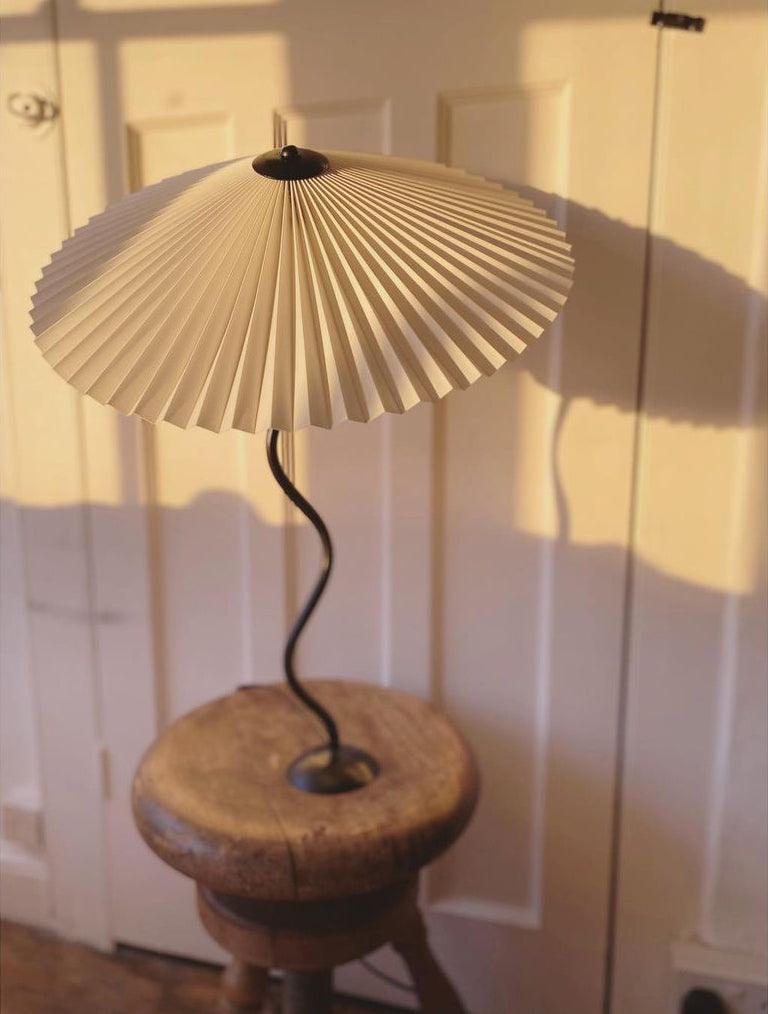 Lampa stołowa falista Rokow