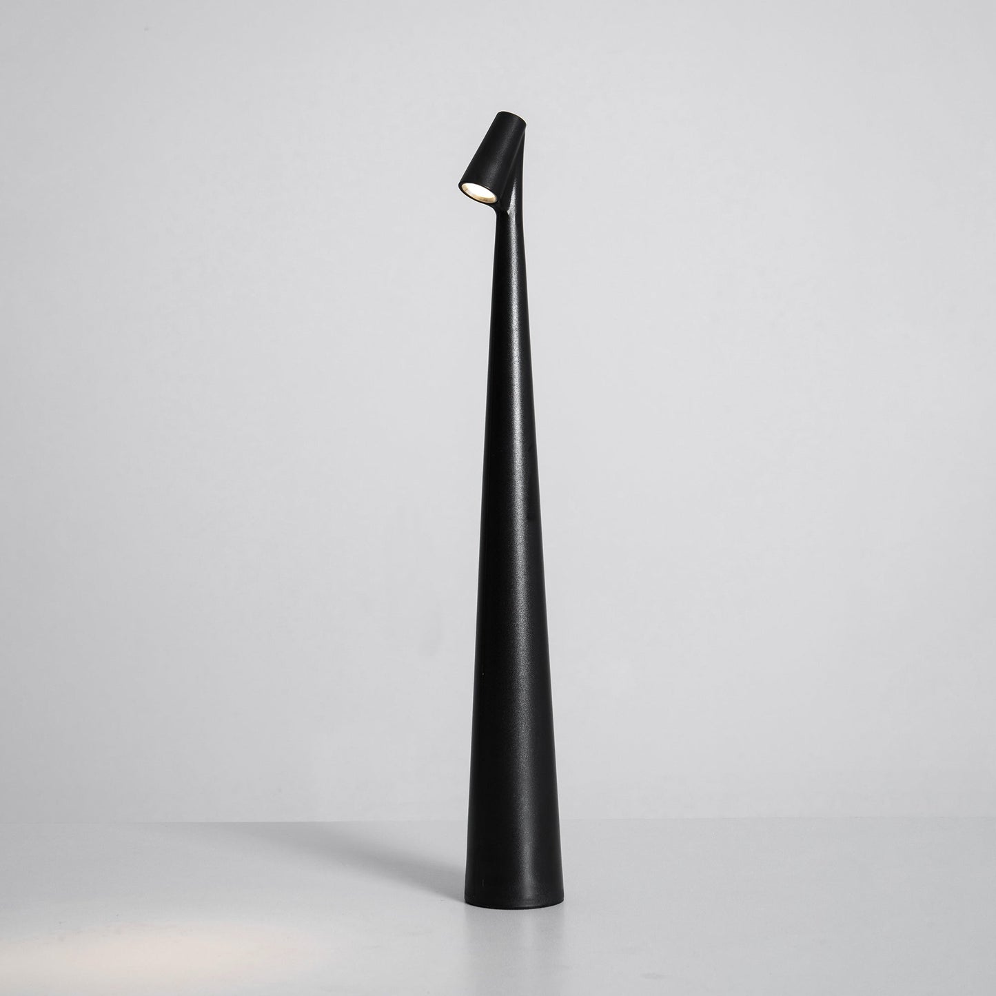 Lampa stołowa przenośna Pavna