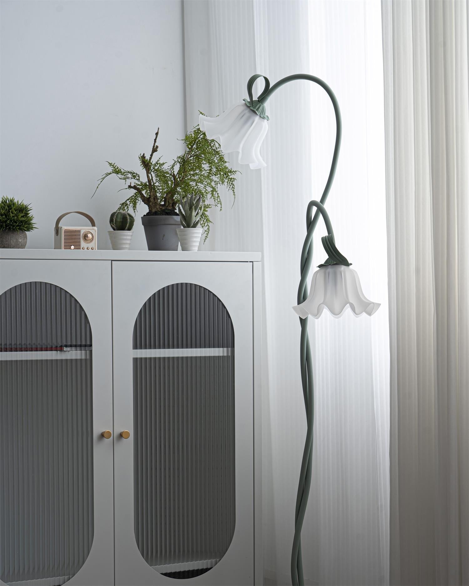 Lampa podłogowa kwiatowa Solmion