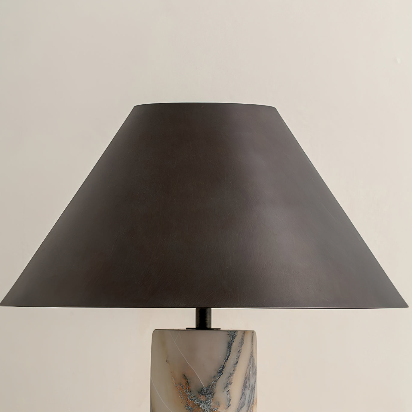 Lampa stołowa Sorlema z marmuru