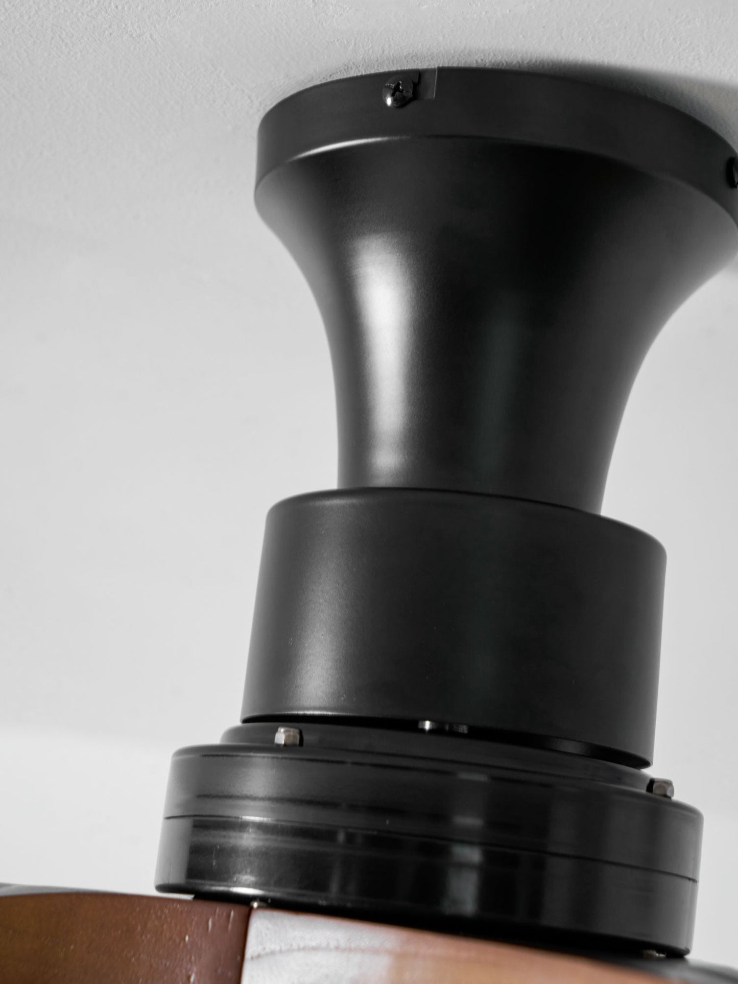 Lampa z wentylatorem sufitowym Sovoma