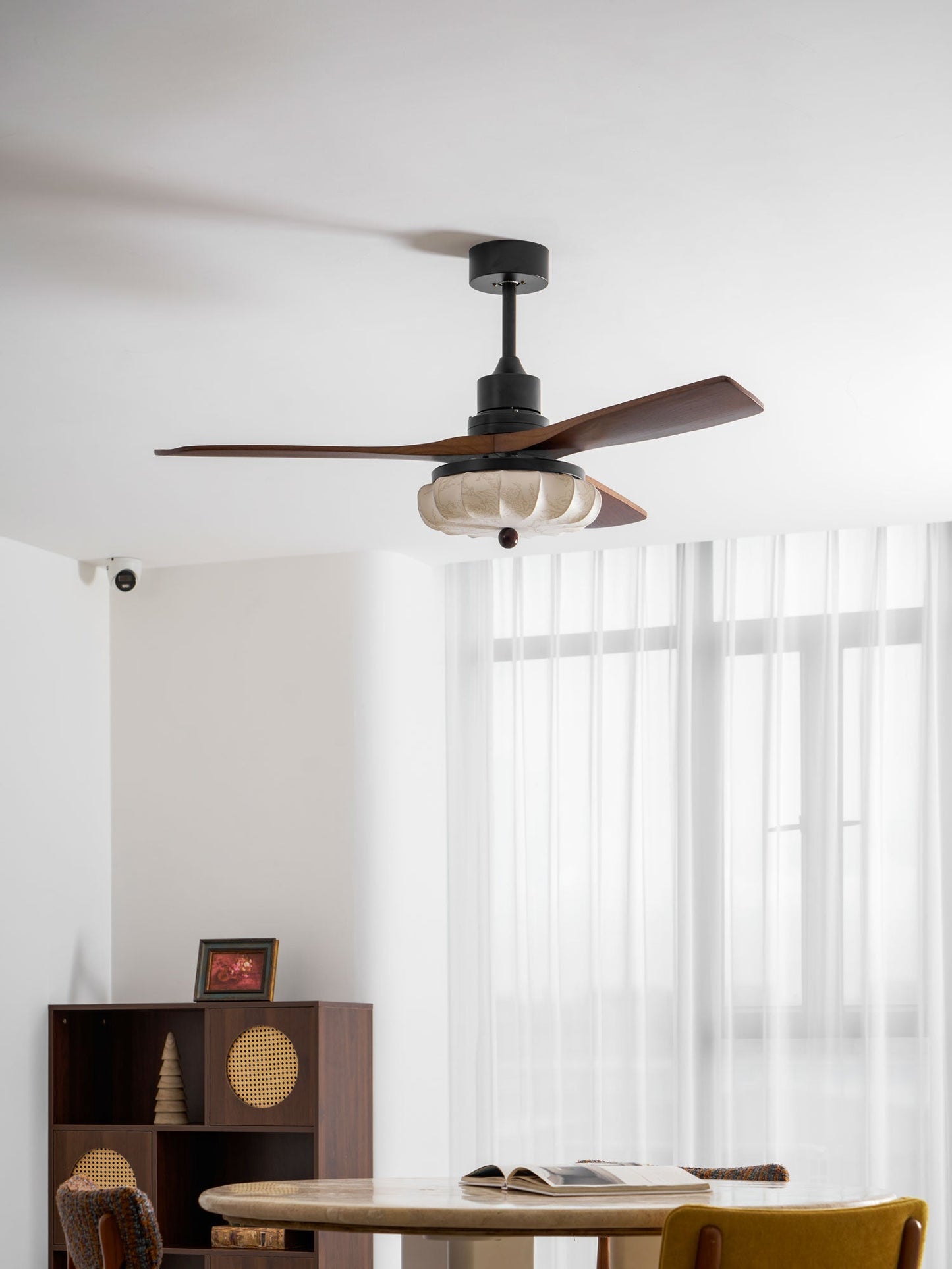 Lampa z wentylatorem sufitowym Sovoma
