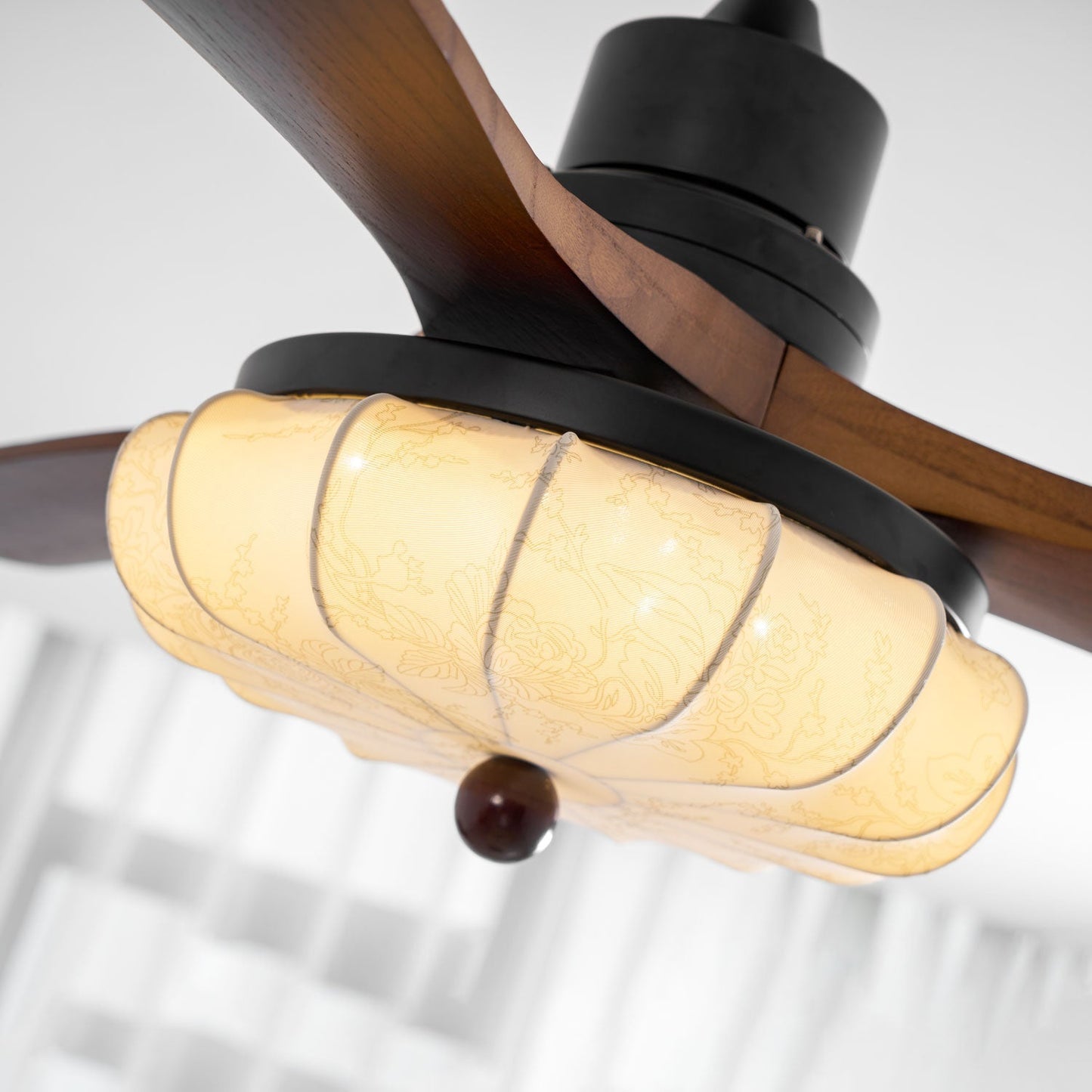 Lampa z wentylatorem sufitowym Sovoma