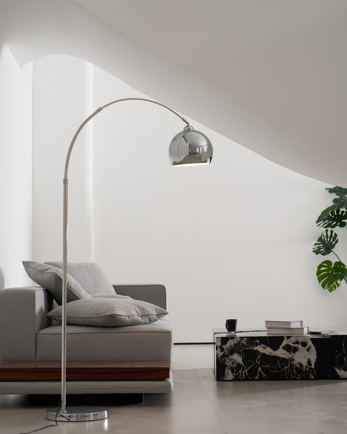 Lampa podłogowa nowoczesna Emkoe
