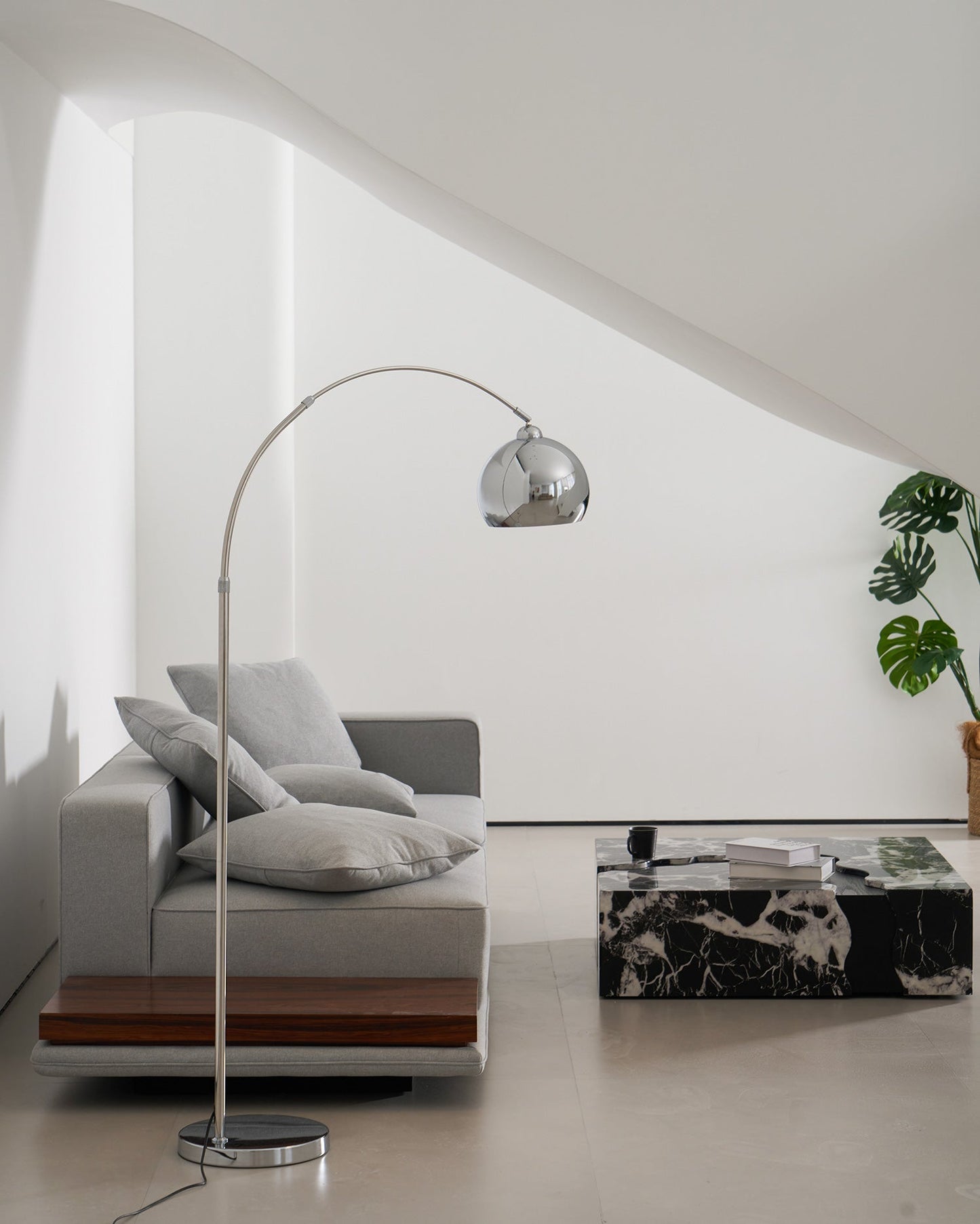 Lampa podłogowa nowoczesna Emkoe