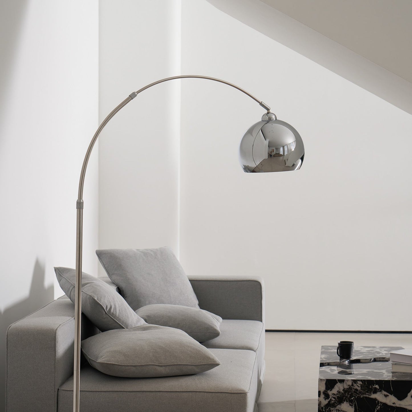Lampa podłogowa nowoczesna Emkoe