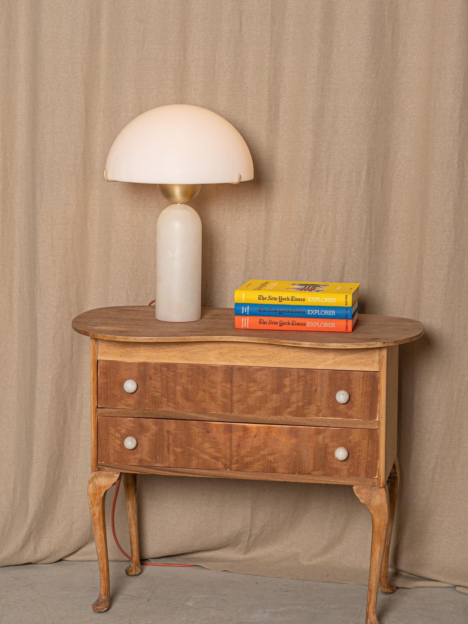 Lampa stołowa kulista Wenev
