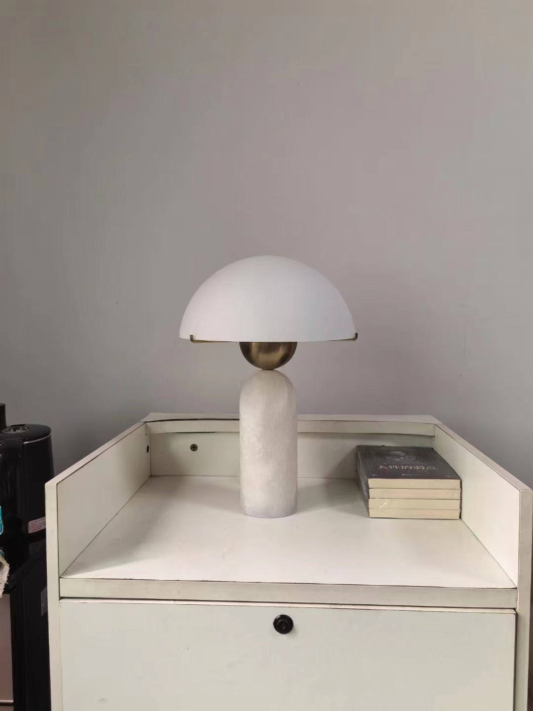 Lampa stołowa kulista Wenev