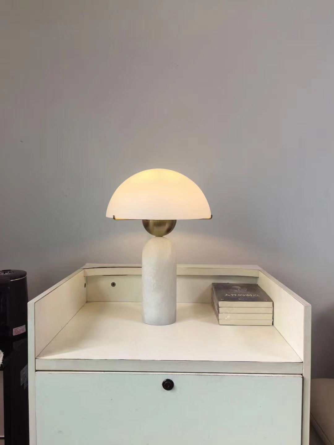 Lampa stołowa kulista Wenev