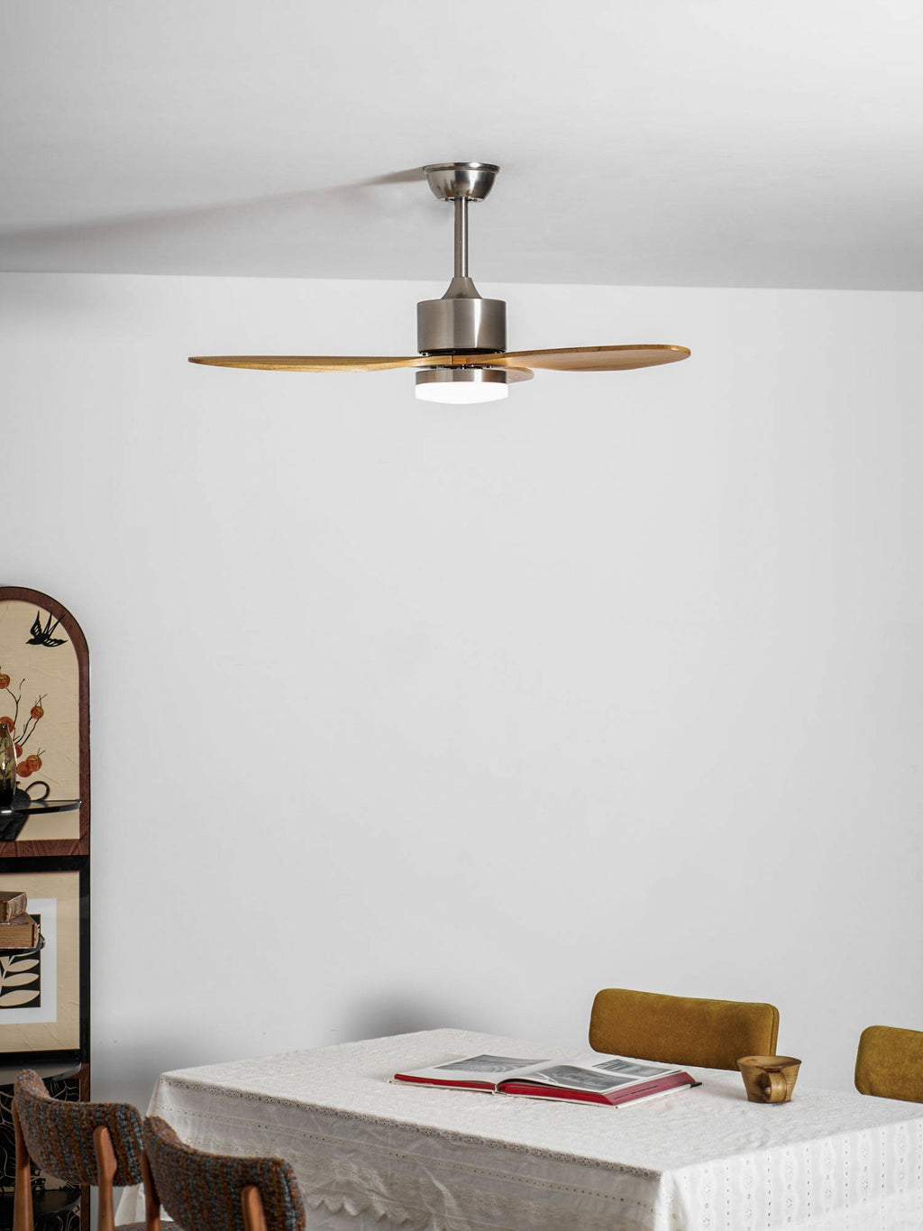 Lampa z wentylatorem sufitowym Rozoma