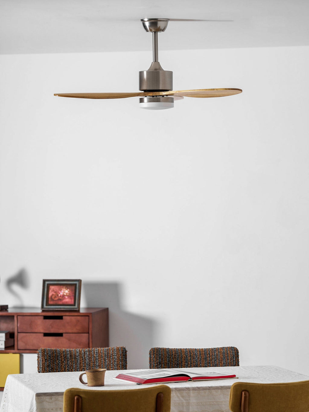 Lampa z wentylatorem sufitowym Rozoma