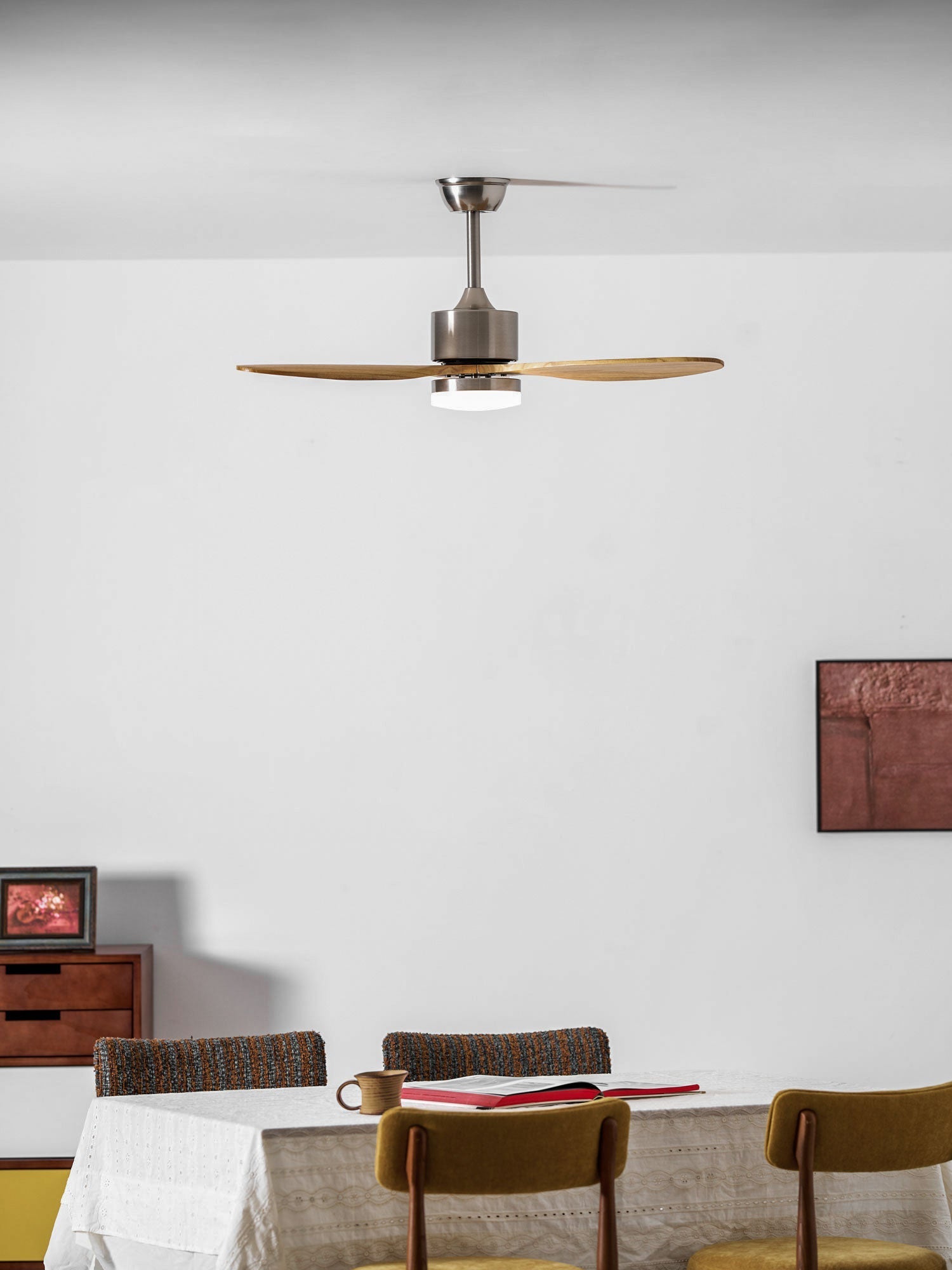 Lampa z wentylatorem sufitowym Rozoma
